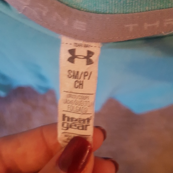 V neck - Picture 3 of 3